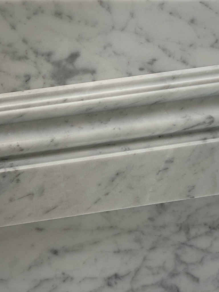 Sokkellist i Carrara marmor 12 cm