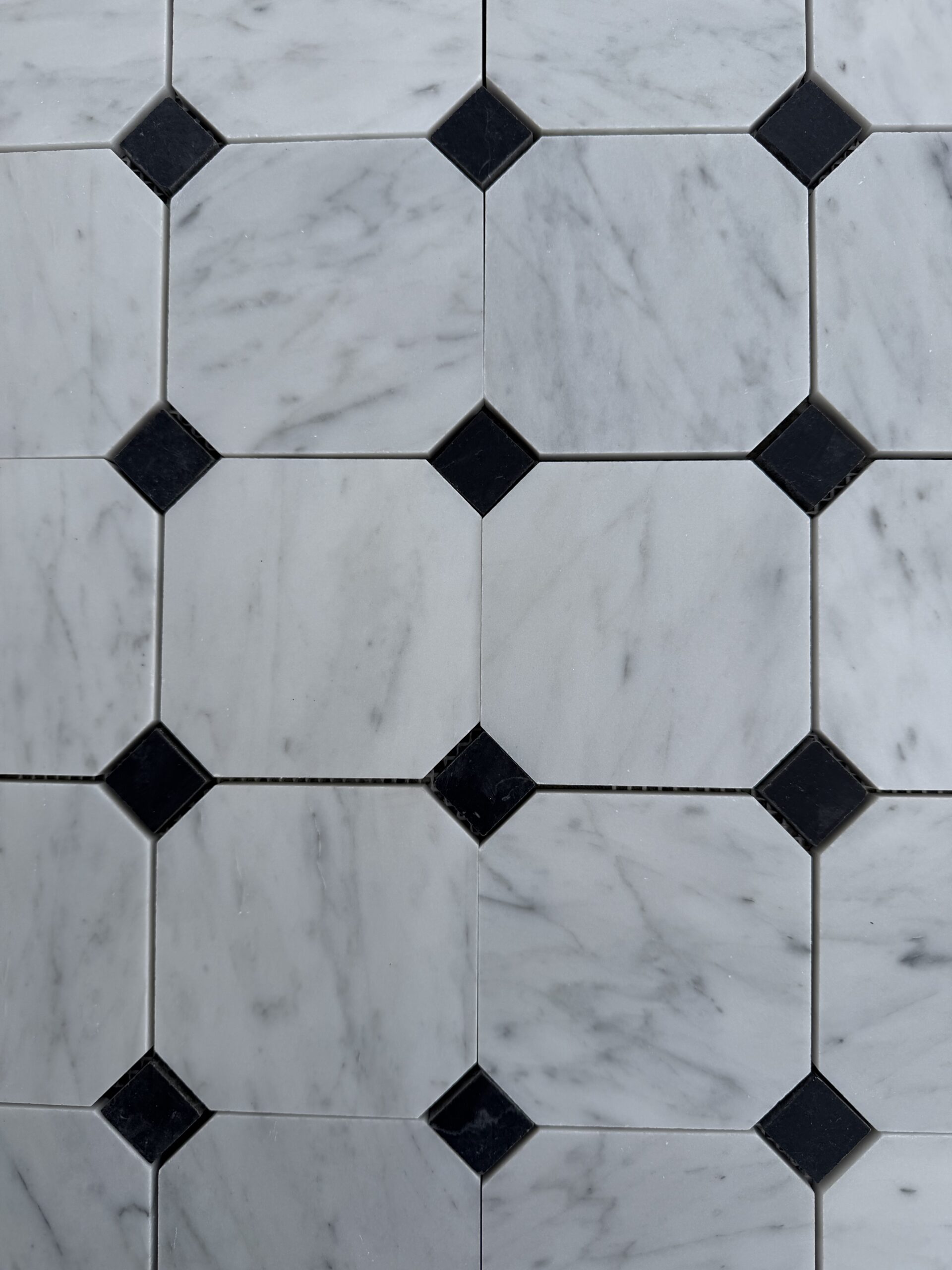 ottogano carrara & nero marble 10x10