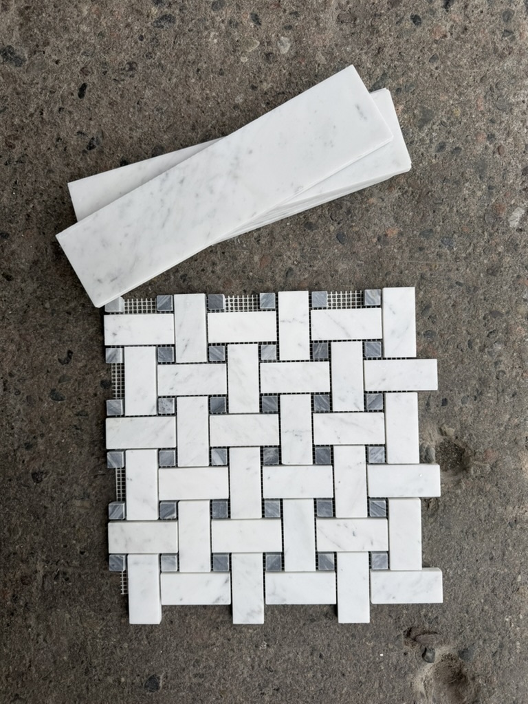 Carrara flis 7,5x30 egner seg som ramme rundt flismønstre som basket weave