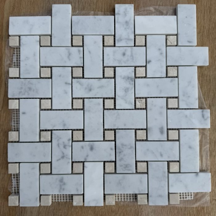Marmormosaikk beige Basket Weave klassisk flettemønster med Botticino marmor for et varmere uttrykk